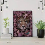 Schilderen op Nummer Tijger omringd door Bloemenpracht