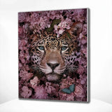 Schilderen op Nummer Tijger omringd door Bloemenpracht