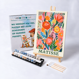 Bloemenposter met verf en penselen